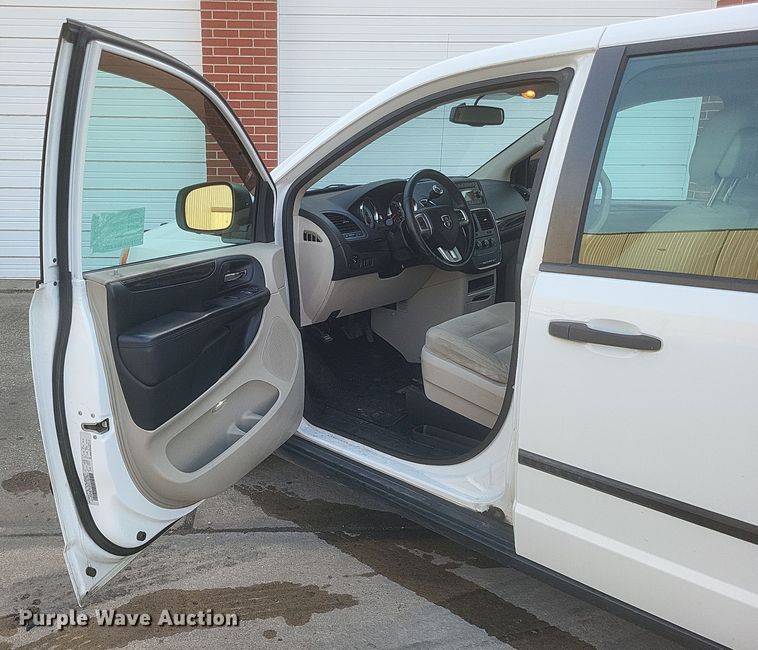 image for item DS5241 2015 Dodge Grand Caravan van