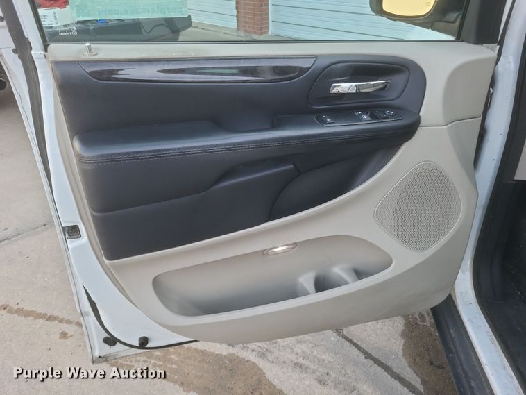 image for item DS5241 2015 Dodge Grand Caravan van