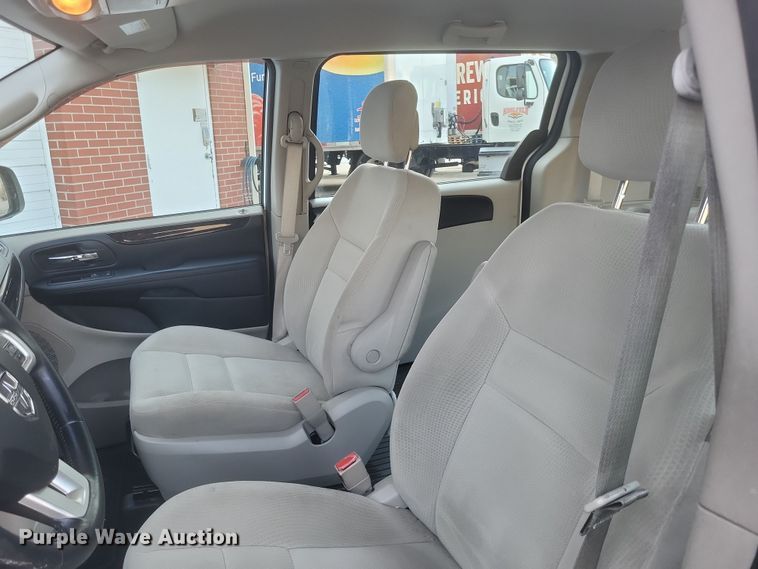 image for item DS5241 2015 Dodge Grand Caravan van