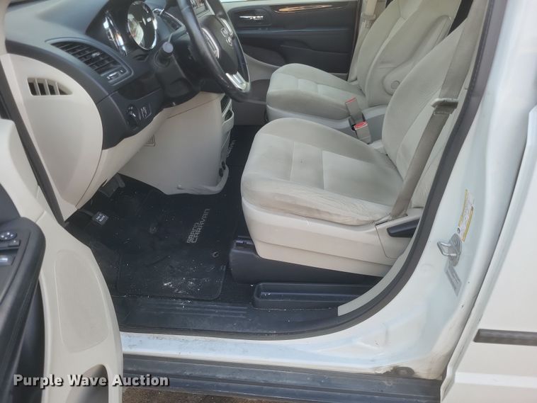 image for item DS5241 2015 Dodge Grand Caravan van