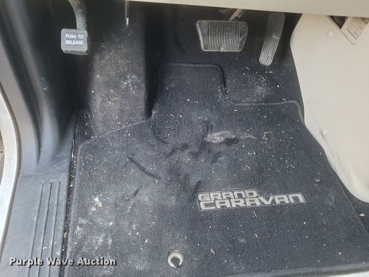 image for item DS5241 2015 Dodge Grand Caravan van