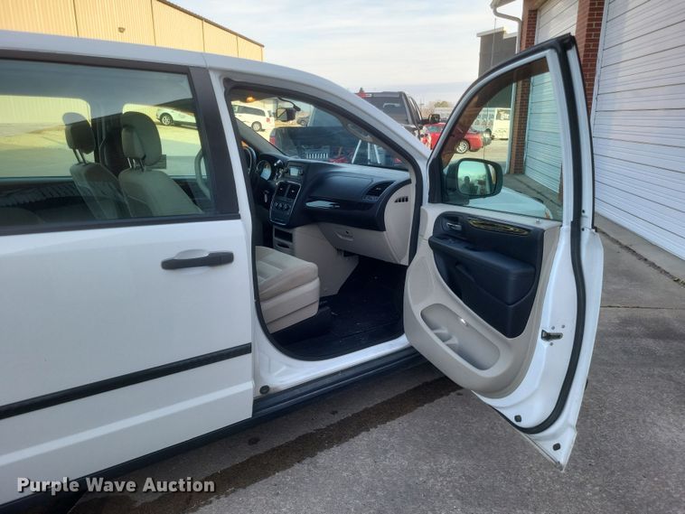 image for item DS5241 2015 Dodge Grand Caravan van