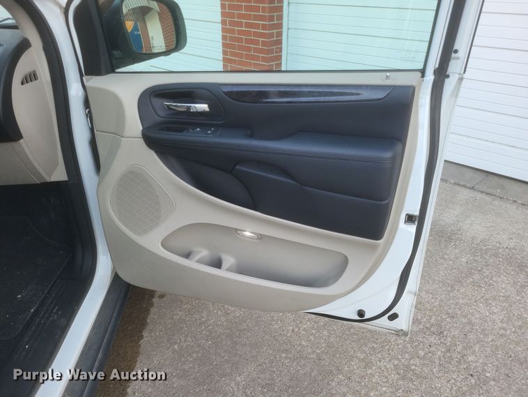 image for item DS5241 2015 Dodge Grand Caravan van