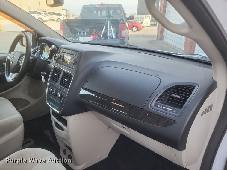 image for item DS5241 2015 Dodge Grand Caravan van
