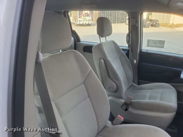 image for item DS5241 2015 Dodge Grand Caravan van