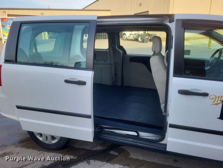 image for item DS5241 2015 Dodge Grand Caravan van