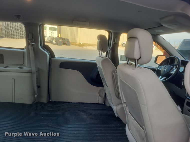 image for item DS5241 2015 Dodge Grand Caravan van