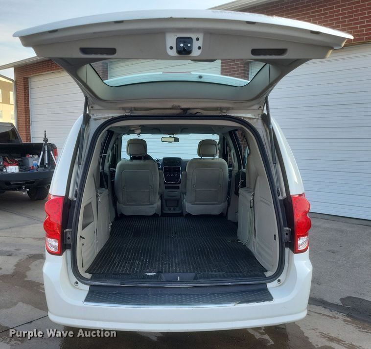 image for item DS5241 2015 Dodge Grand Caravan van