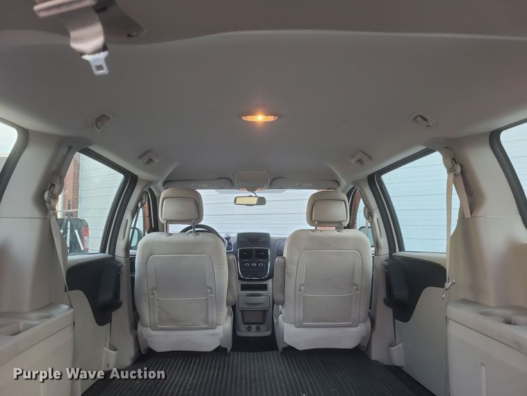 image for item DS5241 2015 Dodge Grand Caravan van