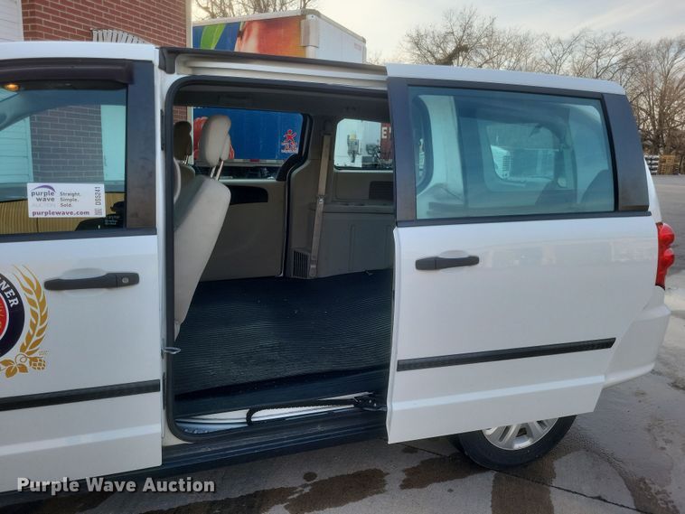 image for item DS5241 2015 Dodge Grand Caravan van