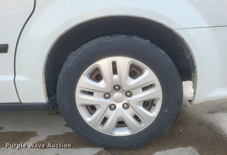 image for item DS5241 2015 Dodge Grand Caravan van