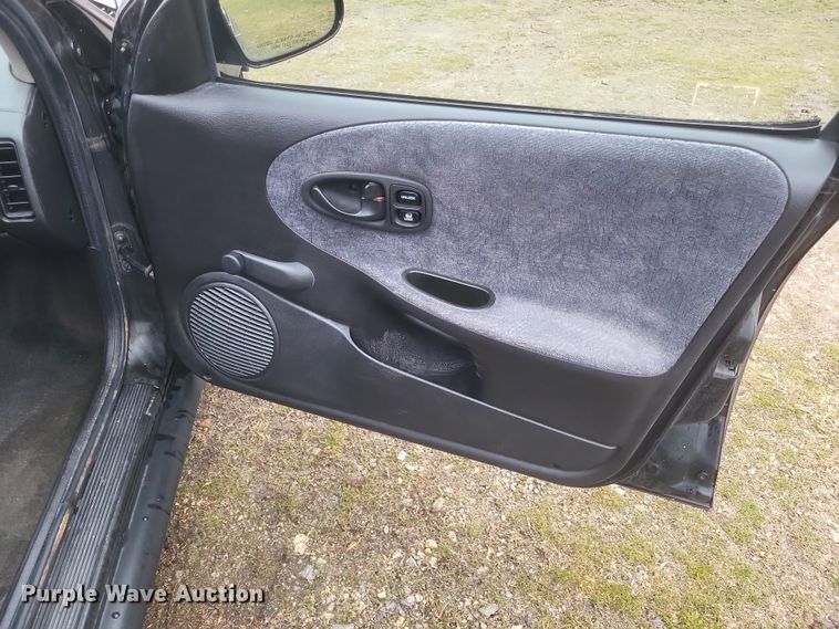 image for item DS5242 1999 Saturn SL 