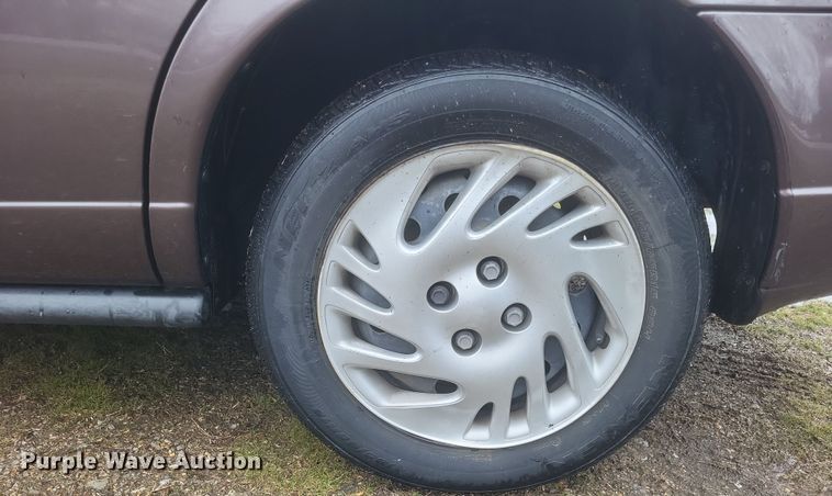 image for item DS5242 1999 Saturn SL 