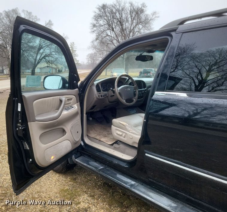image for item DS5243 2005 Toyota Sequoia SUV