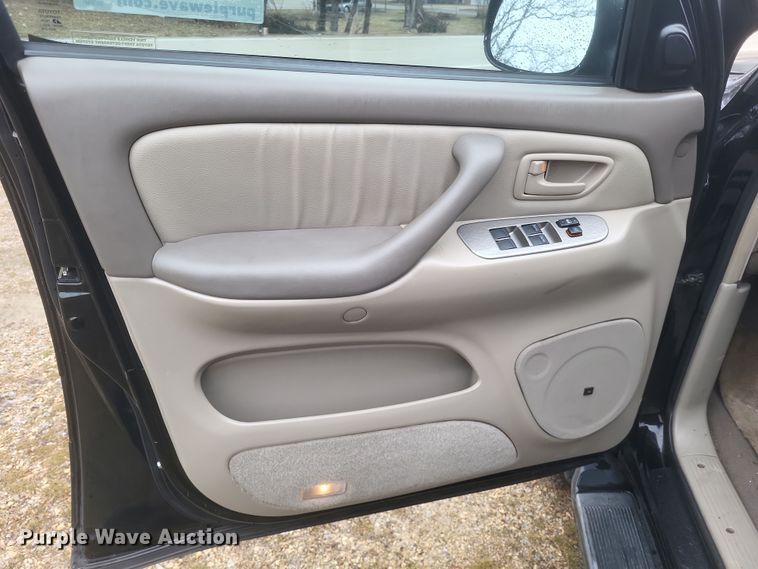 image for item DS5243 2005 Toyota Sequoia SUV