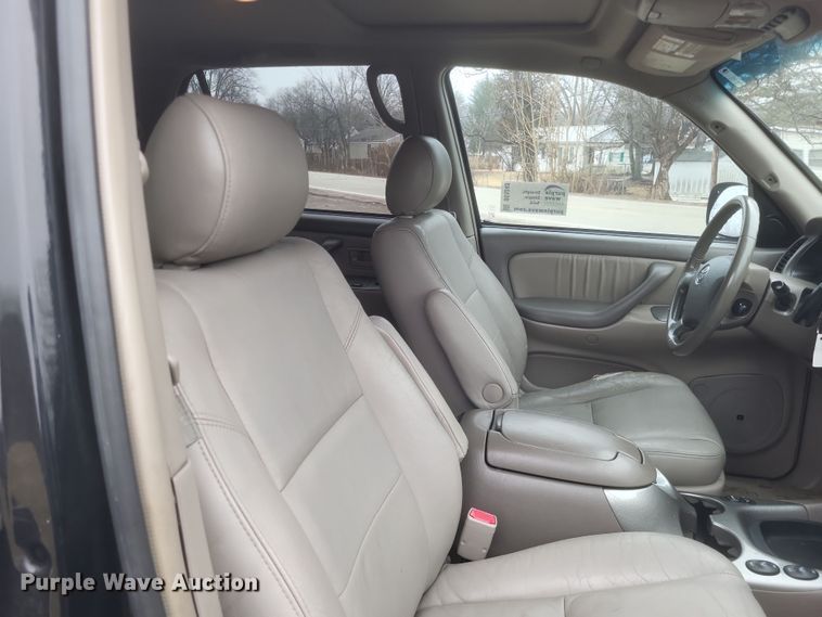 image for item DS5243 2005 Toyota Sequoia SUV