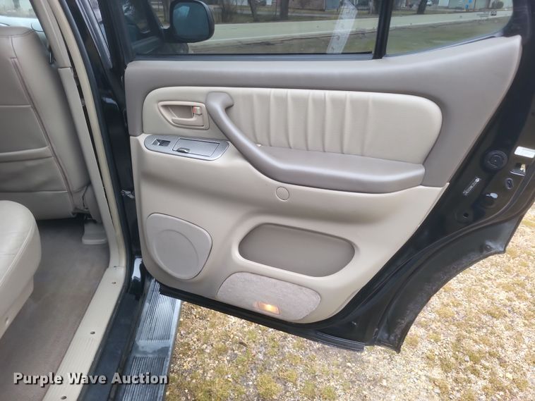 image for item DS5243 2005 Toyota Sequoia SUV