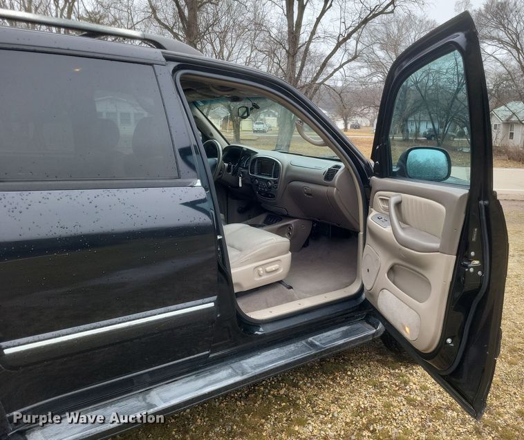 image for item DS5243 2005 Toyota Sequoia SUV