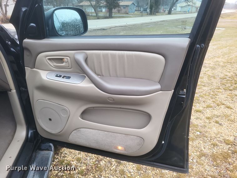 image for item DS5243 2005 Toyota Sequoia SUV