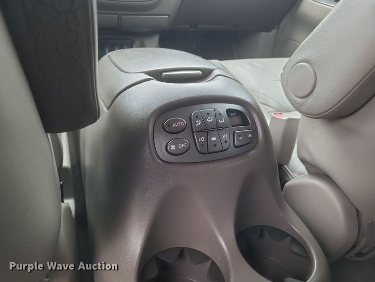 image for item DS5243 2005 Toyota Sequoia SUV