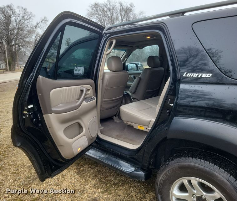 image for item DS5243 2005 Toyota Sequoia SUV