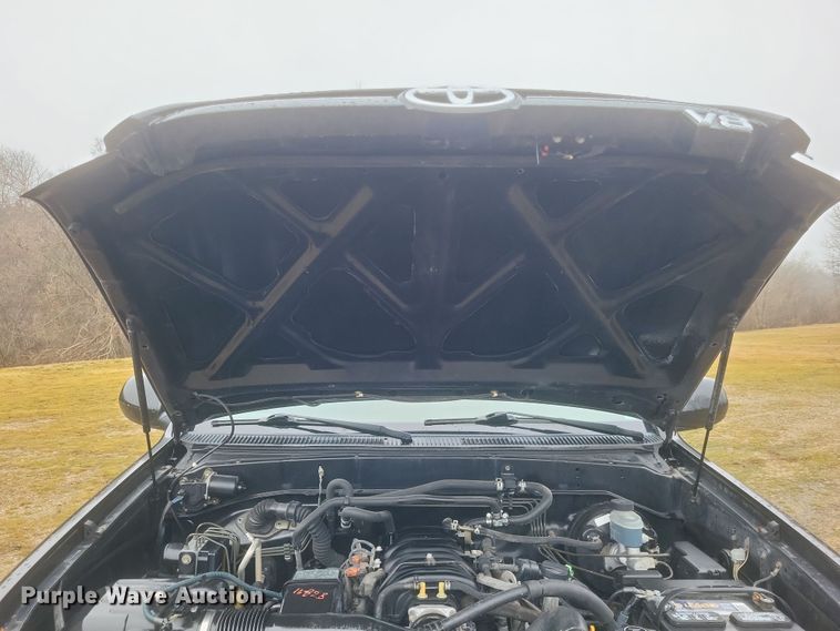 image for item DS5243 2005 Toyota Sequoia SUV