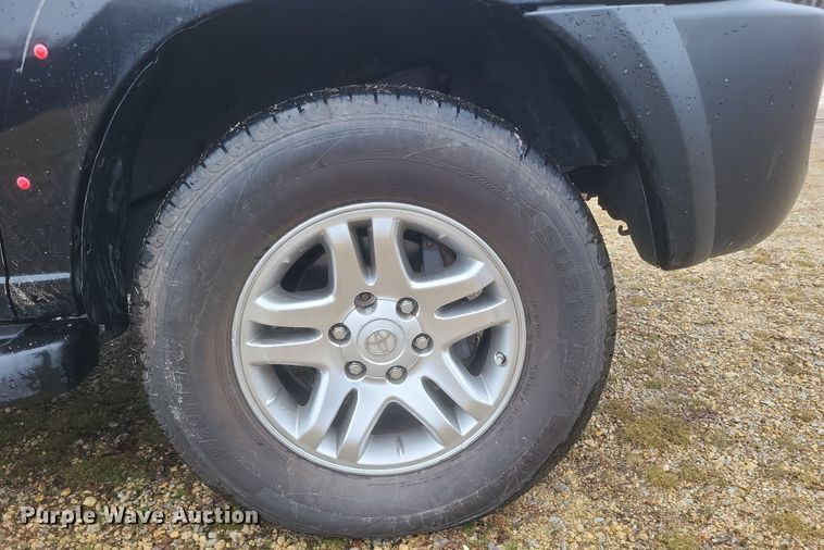 image for item DS5243 2005 Toyota Sequoia SUV