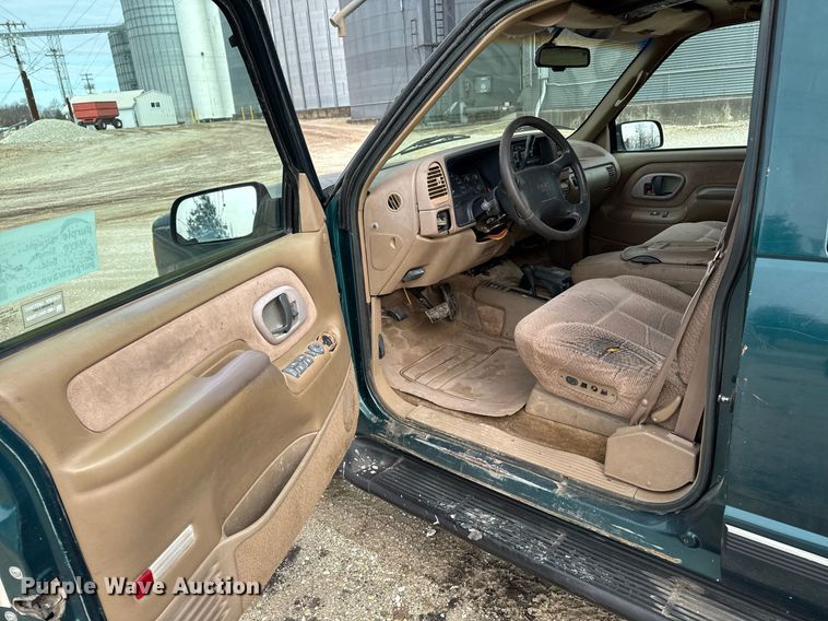 image for item DT0534 1995 GMC Yukon SLE SUV