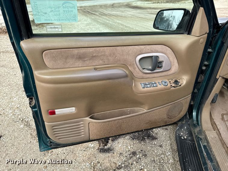 image for item DT0534 1995 GMC Yukon SLE SUV