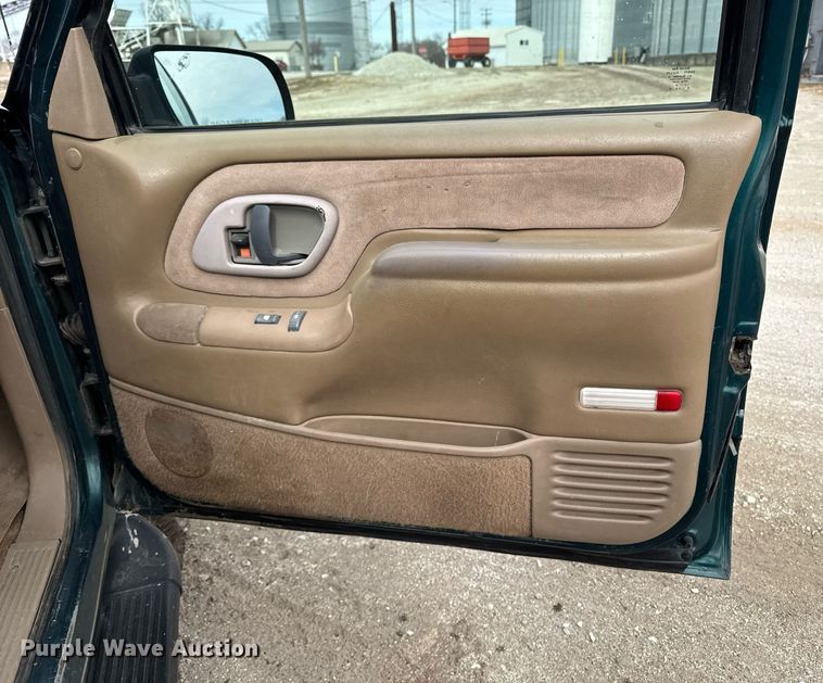 image for item DT0534 1995 GMC Yukon SLE SUV