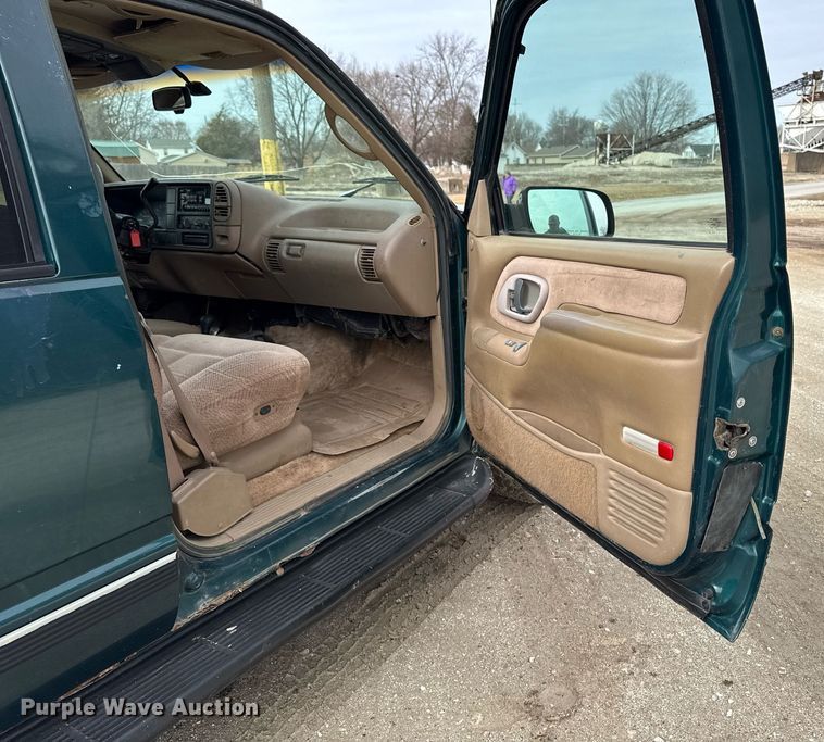 image for item DT0534 1995 GMC Yukon SLE SUV