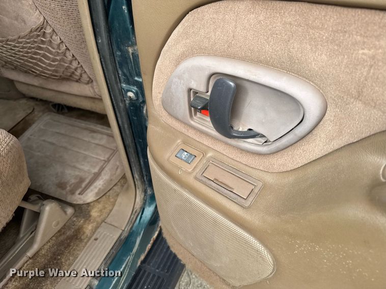 image for item DT0534 1995 GMC Yukon SLE SUV