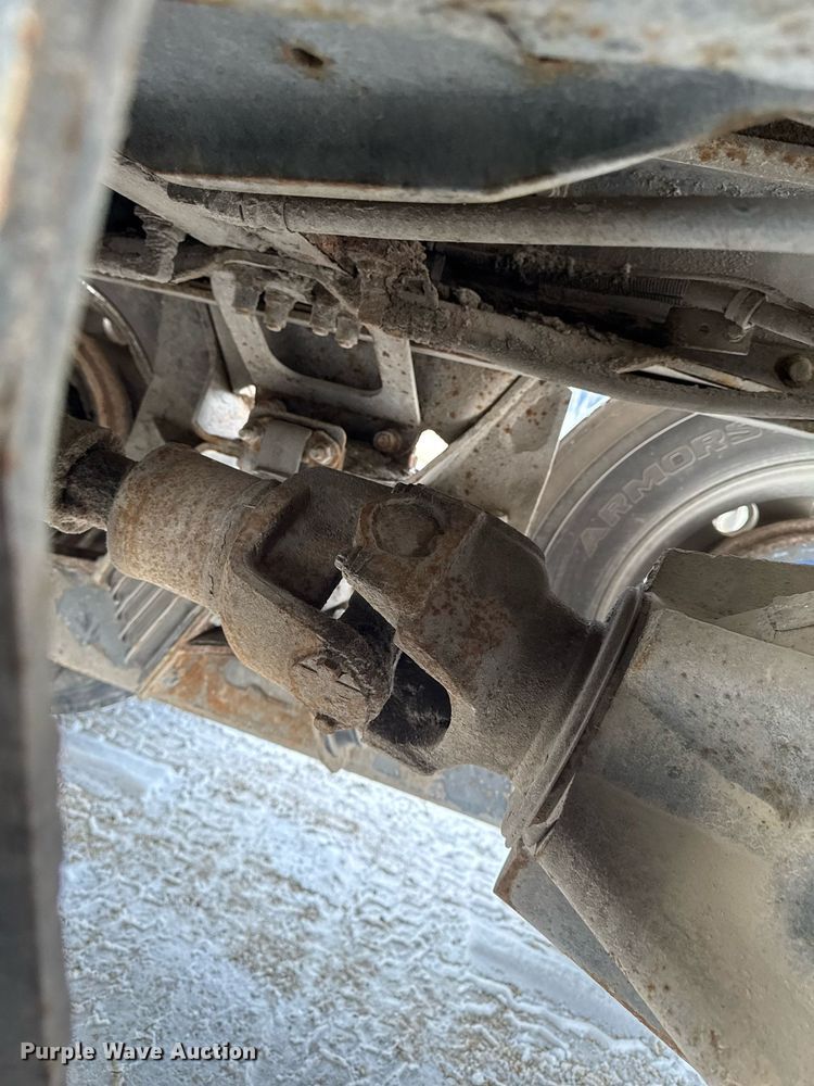 image for item DT0553 2009 Peterbilt 320 refuse truck