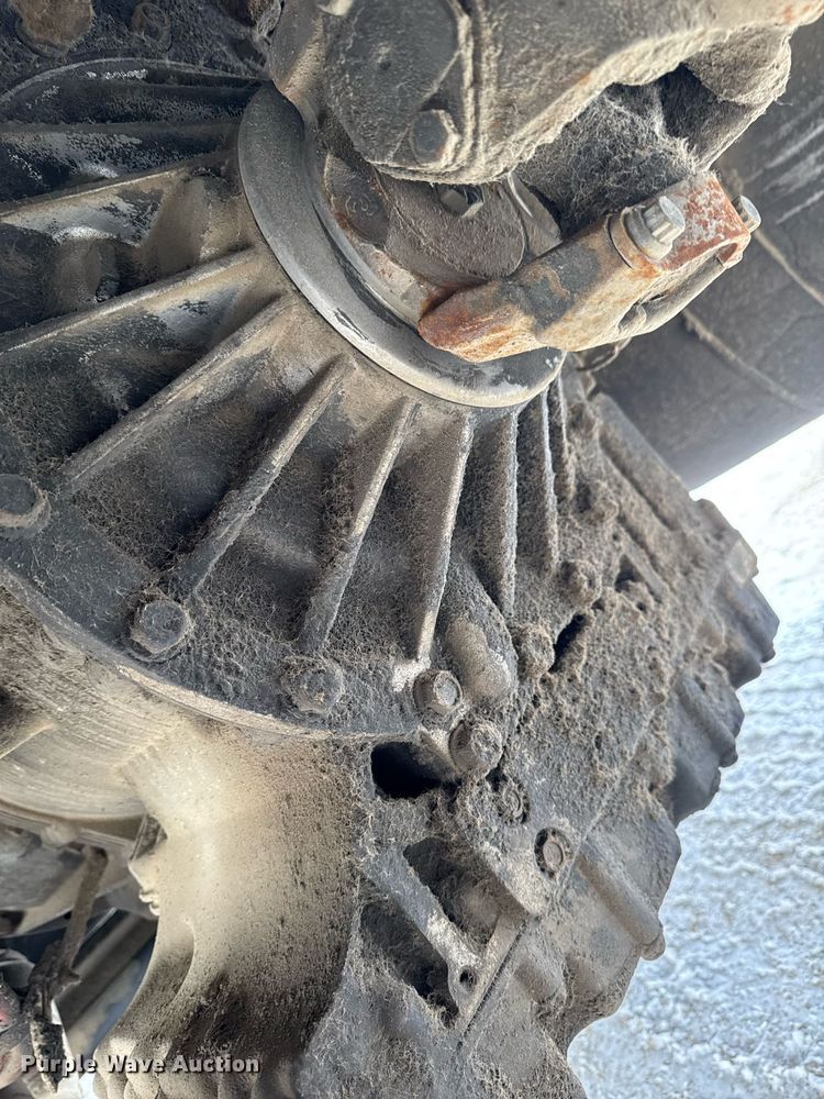 image for item DT0553 2009 Peterbilt 320 refuse truck