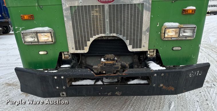 image for item DT0553 2009 Peterbilt 320 refuse truck