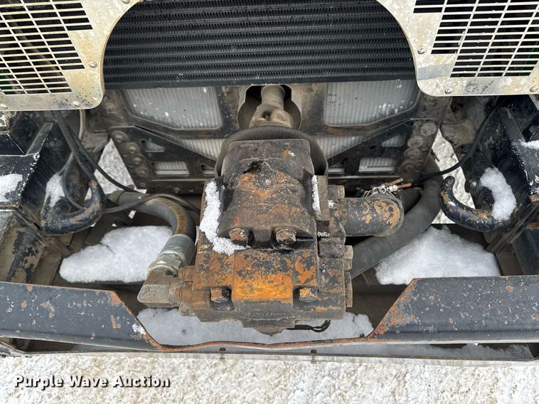 image for item DT0553 2009 Peterbilt 320 refuse truck