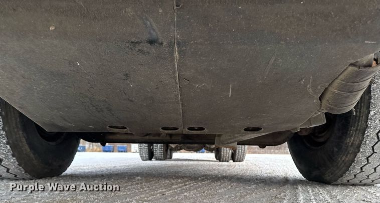 image for item DT0553 2009 Peterbilt 320 refuse truck