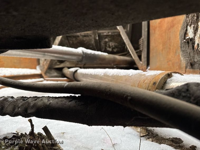 image for item DT0553 2009 Peterbilt 320 refuse truck