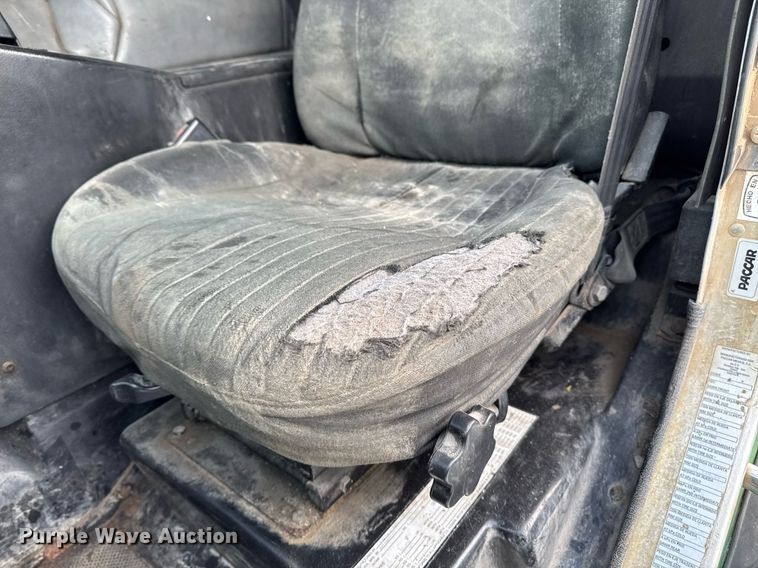 image for item DT0553 2009 Peterbilt 320 refuse truck