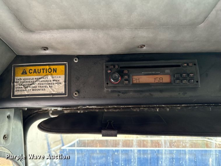 image for item DT0553 2009 Peterbilt 320 refuse truck