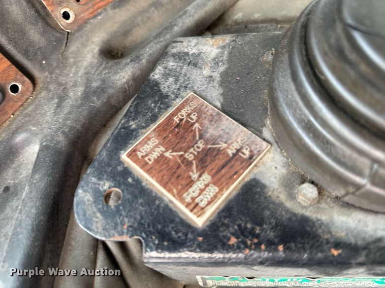 image for item DT0553 2009 Peterbilt 320 refuse truck