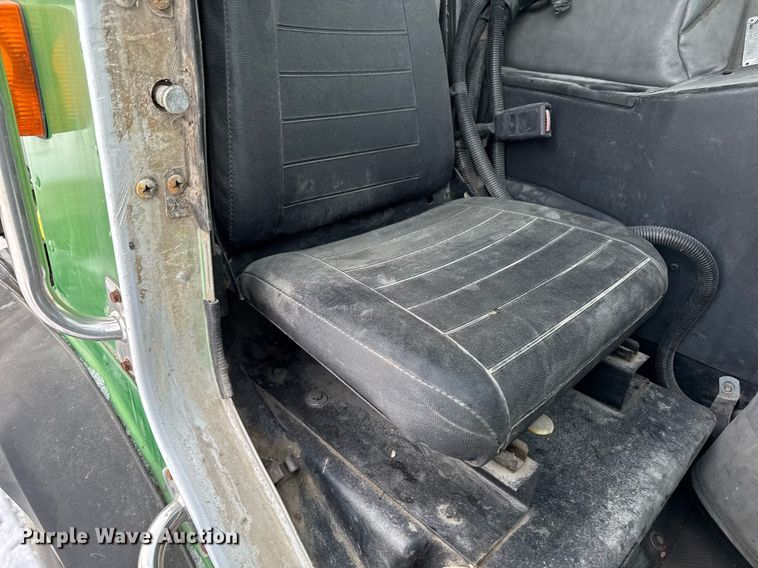 image for item DT0553 2009 Peterbilt 320 refuse truck