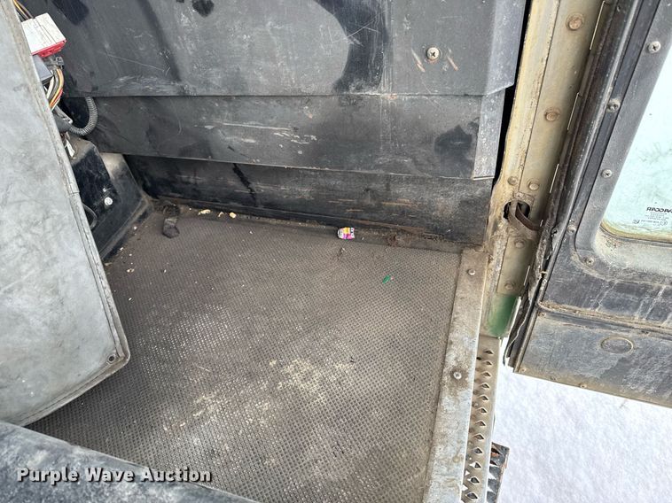 image for item DT0553 2009 Peterbilt 320 refuse truck