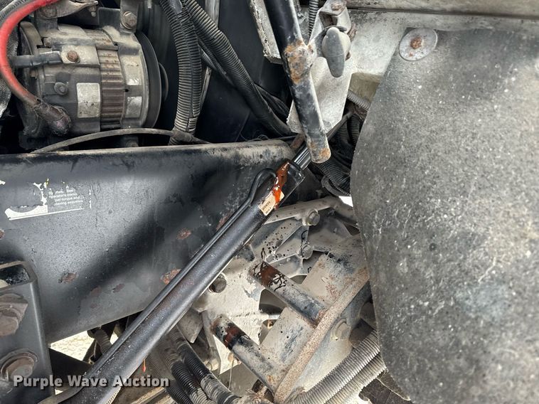 image for item DT0553 2009 Peterbilt 320 refuse truck