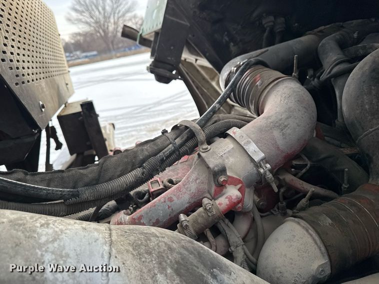 image for item DT0553 2009 Peterbilt 320 refuse truck