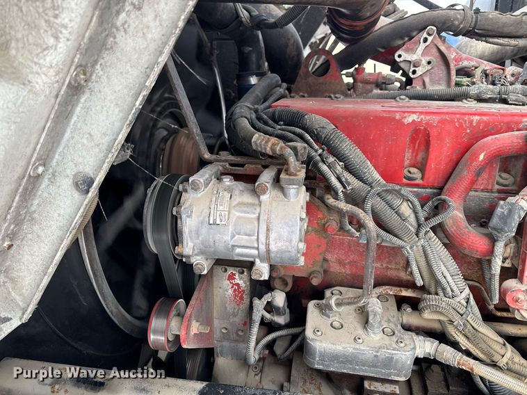 image for item DT0553 2009 Peterbilt 320 refuse truck