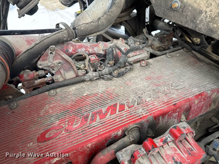 image for item DT0553 2009 Peterbilt 320 refuse truck