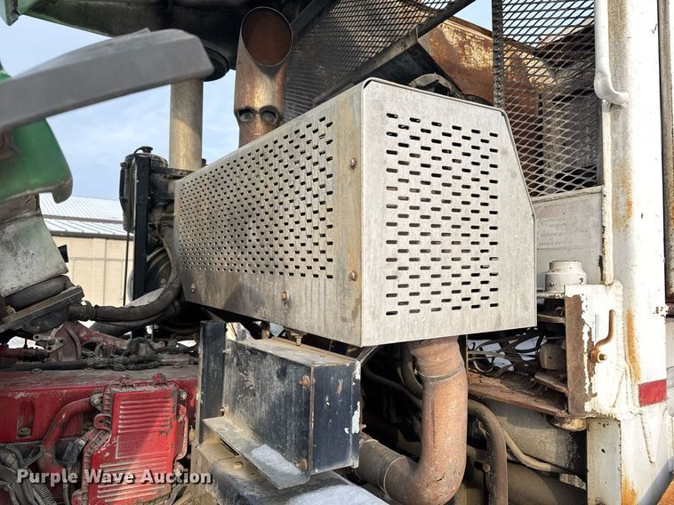 image for item DT0553 2009 Peterbilt 320 refuse truck