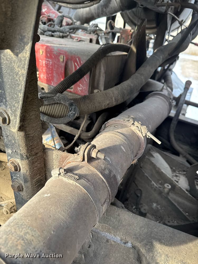 image for item DT0553 2009 Peterbilt 320 refuse truck