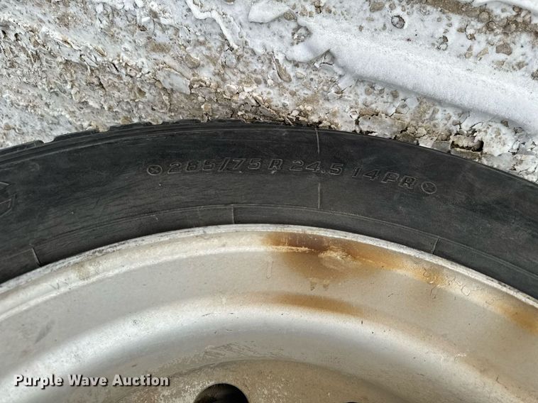 image for item DT0553 2009 Peterbilt 320 refuse truck